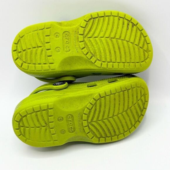 Crocs Classic Lime Green Sandals - Kids US C9 - Picture 11 of 12